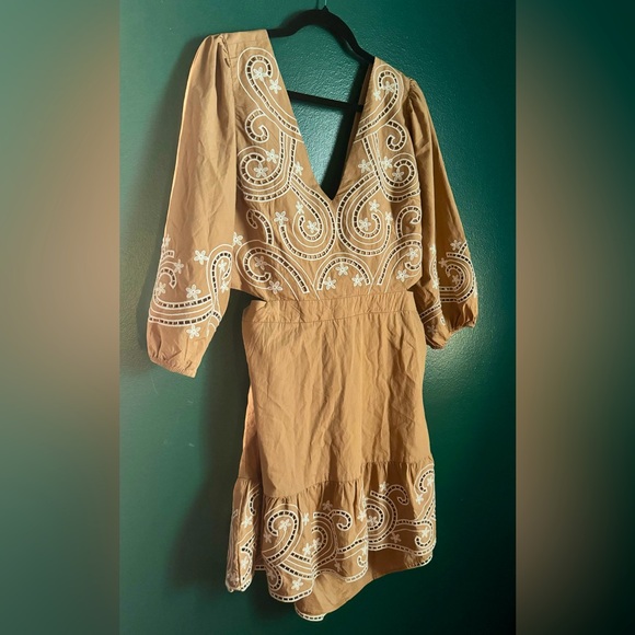 Express Tan with White Embroidery Design and Cut-Out Back with Tie | Size XL - Picture 1 of 8